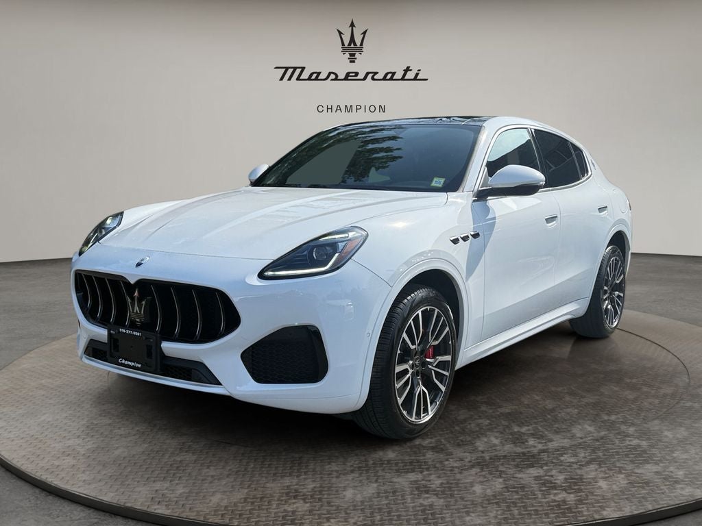 2025 Maserati Grecale Base in Bianco Astro Metallic — front three-quarter view