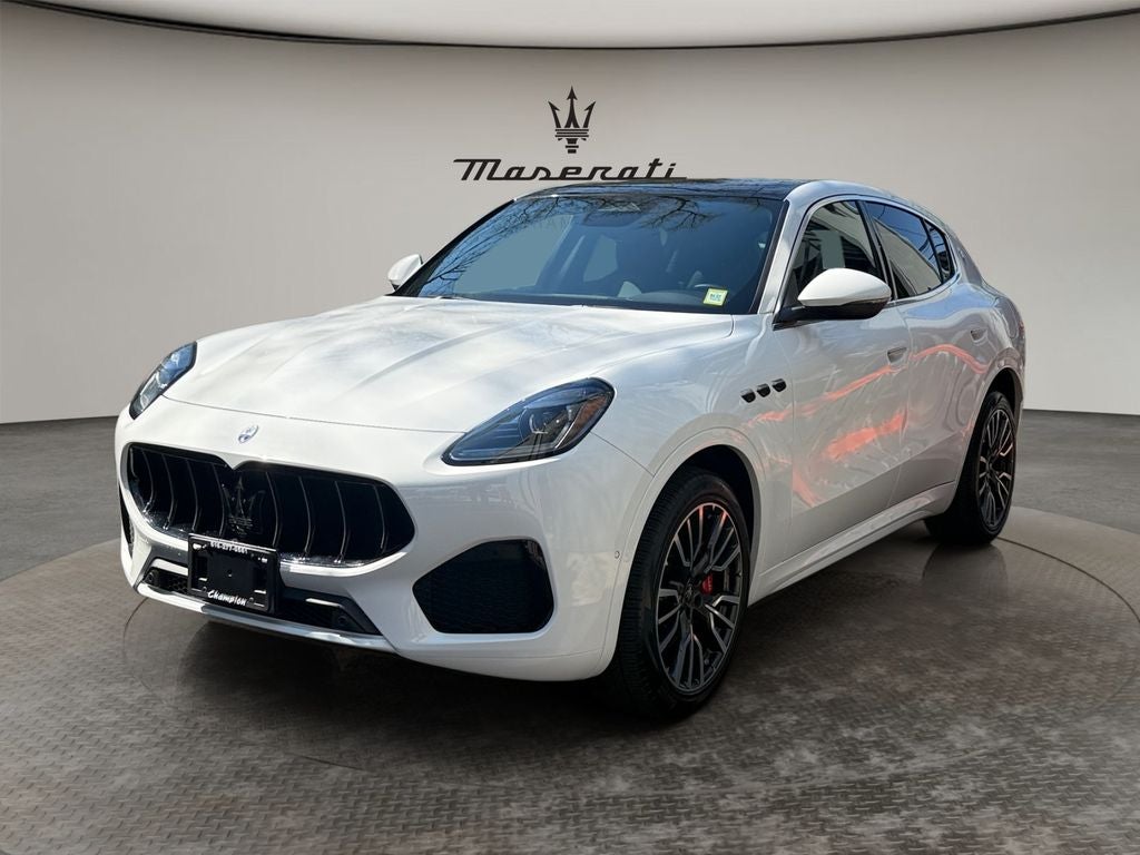 2025 Maserati Grecale Base in Bianco Astro Metallic — front three-quarter view