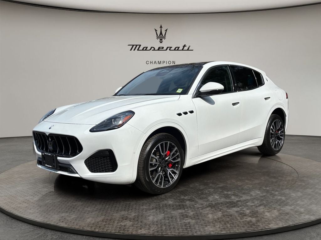2025 Maserati Grecale Base in Bianco Astro Metallic — front three-quarter view